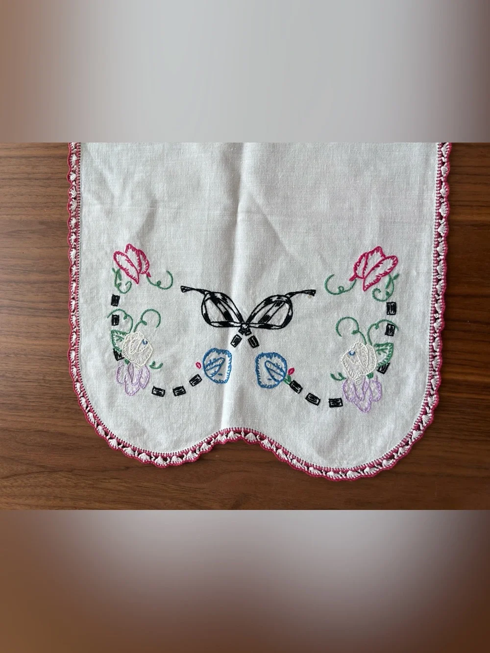 Vintage Embroidered Dresser Scarf Table Runner Flower Butterfly Bow Lace 34x12.5